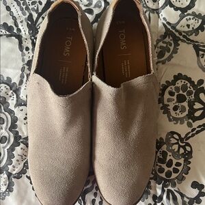 TOMS Men's Beige Slip-On Loafers